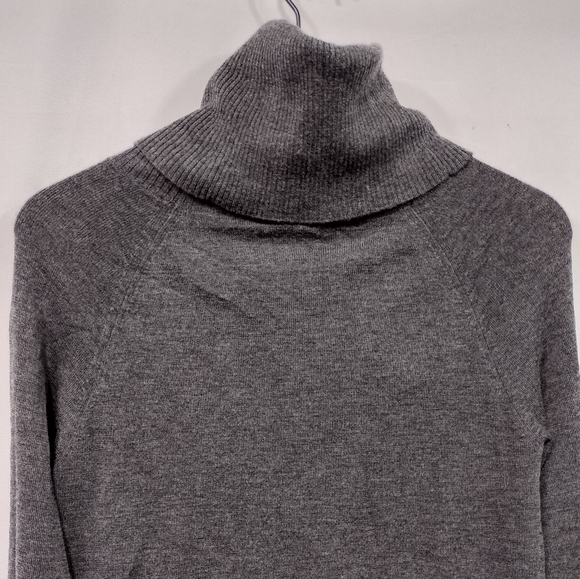 Ann Taylor 100% Wool Turtle Neck Sweater Women's L Gray Casual Comfy Minimalist - Picture 6 of 8